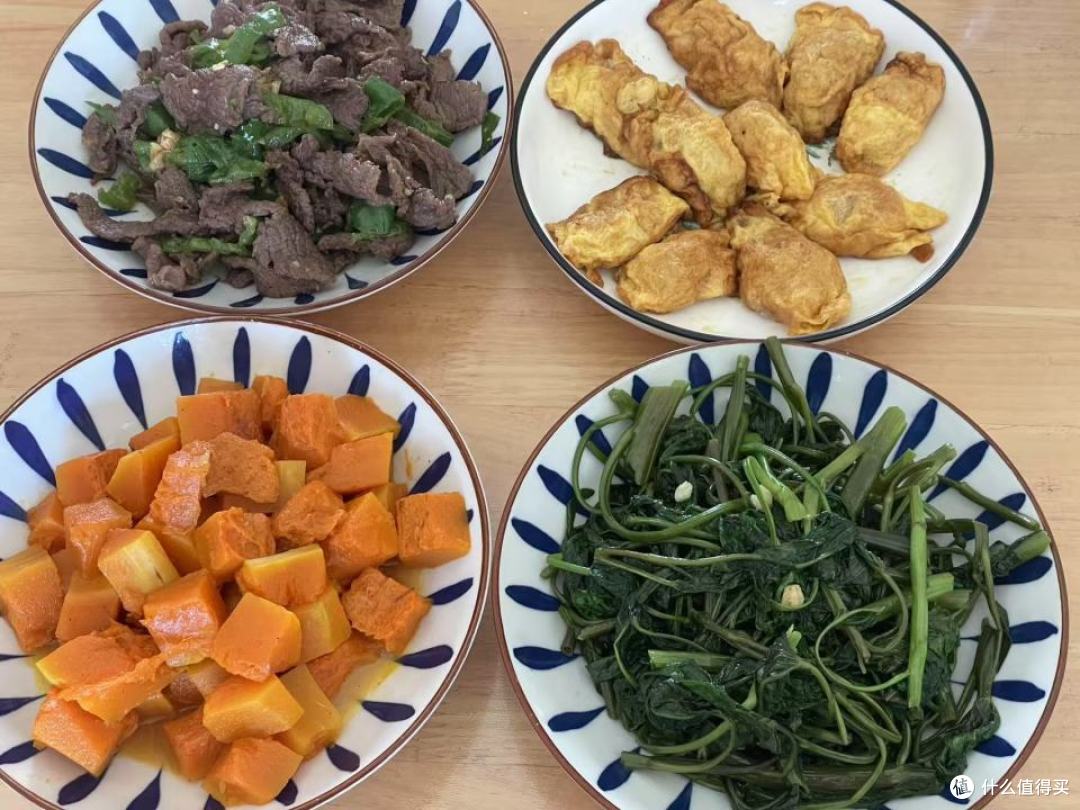 1 1家4口的周末大餐，4个家常菜，成本40多块钱，吃得营养还实惠~