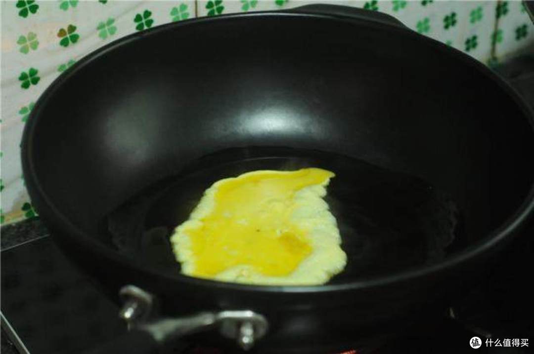 1 1家4口的周末大餐，4个家常菜，成本40多块钱，吃得营养还实惠~
