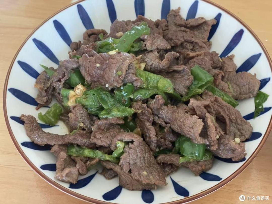 1 1家4口的周末大餐，4个家常菜，成本40多块钱，吃得营养还实惠~