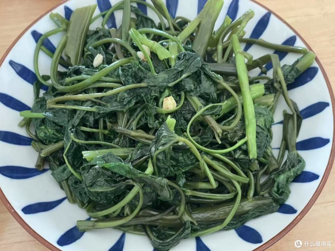 1 1家4口的周末大餐，4个家常菜，成本40多块钱，吃得营养还实惠~