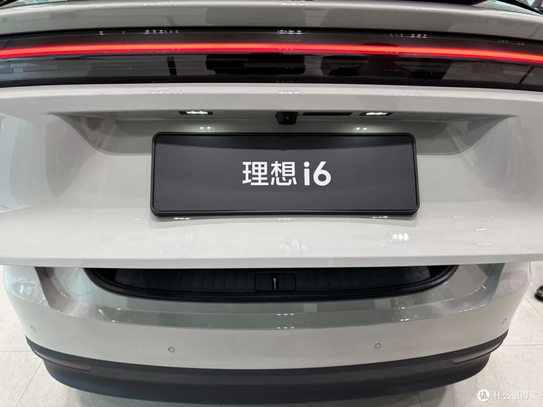 理想真的是不能试驾,一试驾就想买,i6让我惊艳。