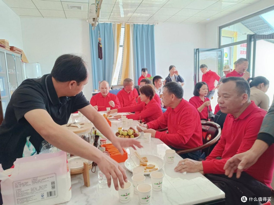 广东:惠州龙商班子走进龙川青稻农厨企业交流互动