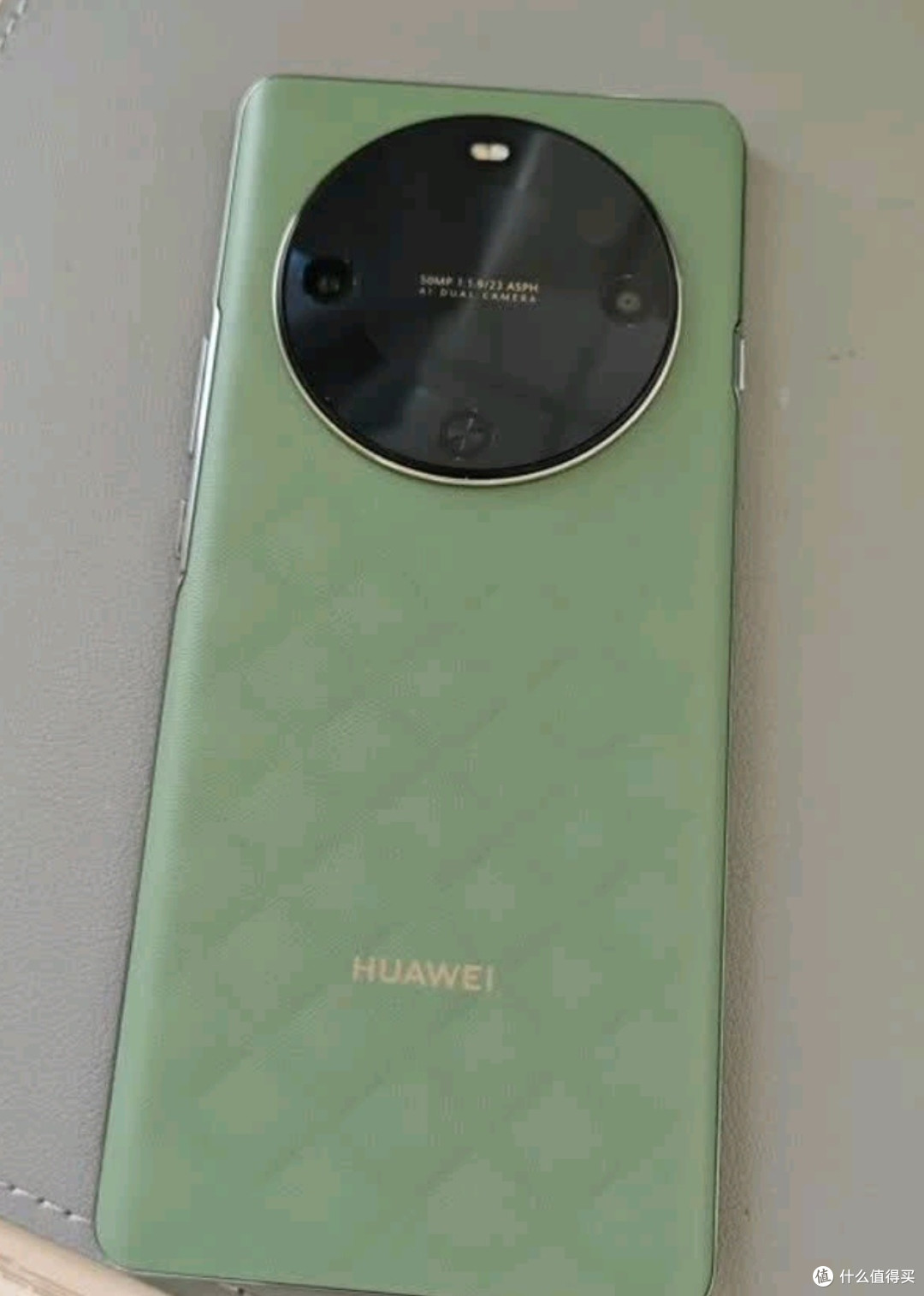 华为Mate70 Pro湖光青款实测:颜值实力双在线,入手不亏!