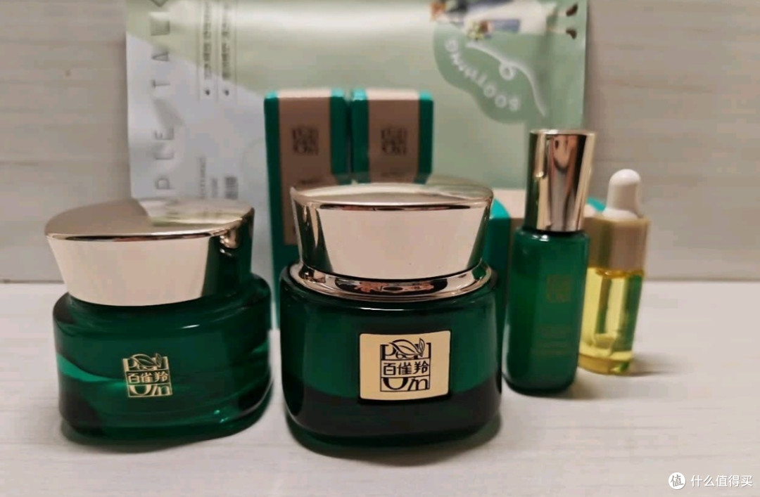 国货抗老新惊喜！百雀羚绿宝石淡纹霜礼盒开箱，细纹真的在退！