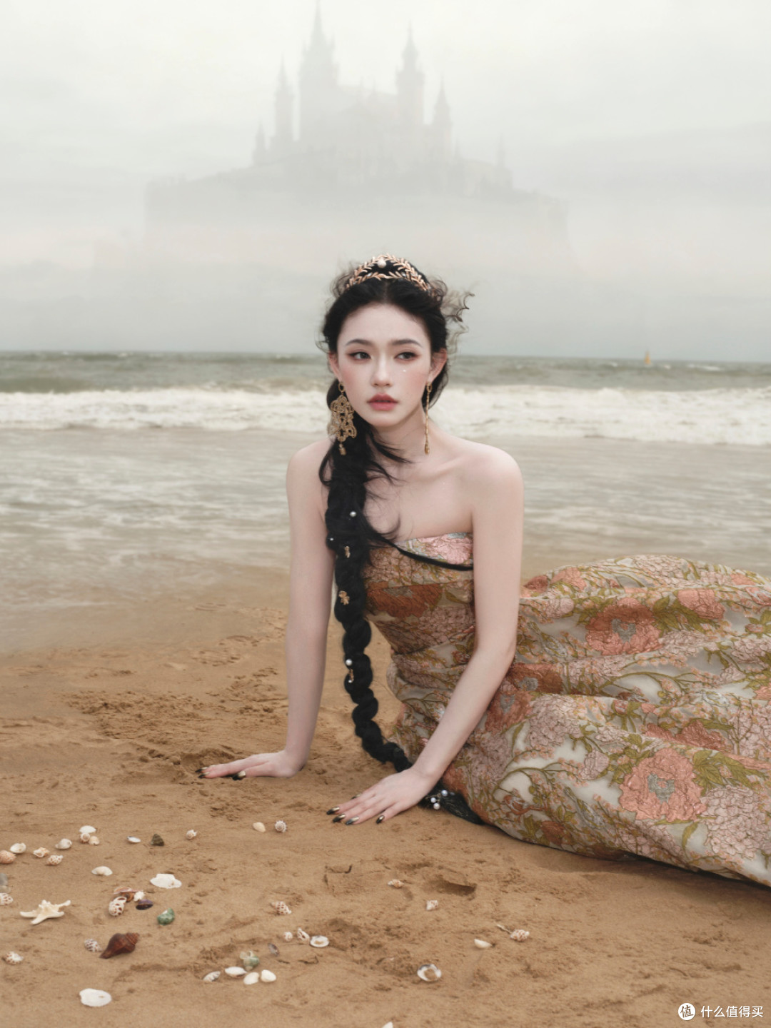沙滩上的复古女神​，林允化身海洋公主，氛围感拉满