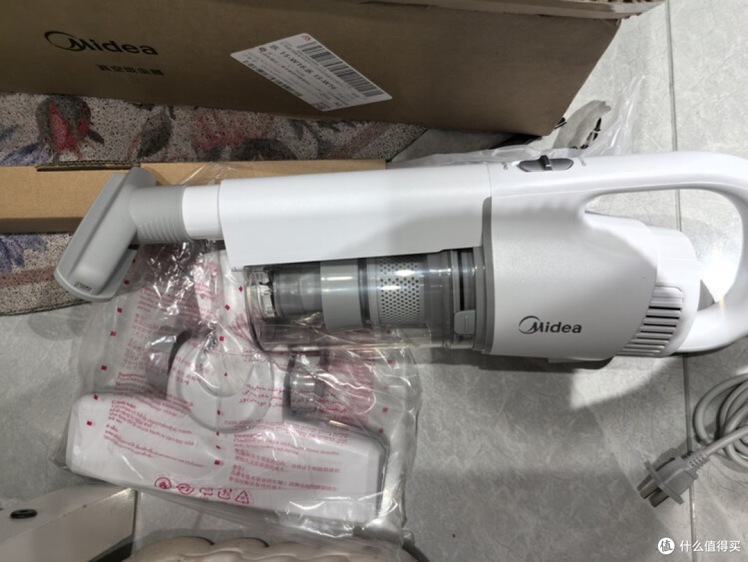 美的有线吸尘器：持续强吸力提升清洁效率