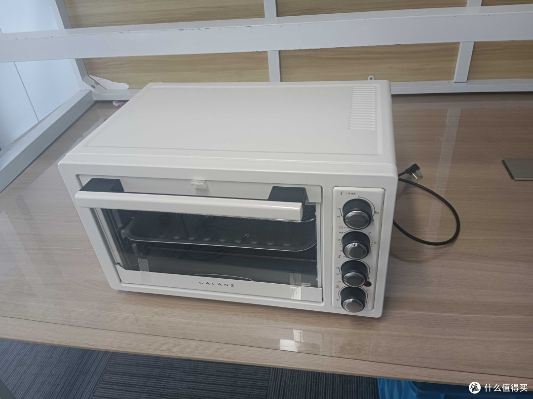 格兰仕KF32-W01空气炸烤箱:32L大容量的厨房全能王