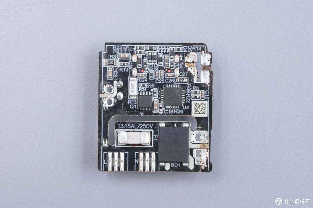 三围仅有32*32*32mm,小巧迷你,小米Nano 33W氮化镓充电器拆解