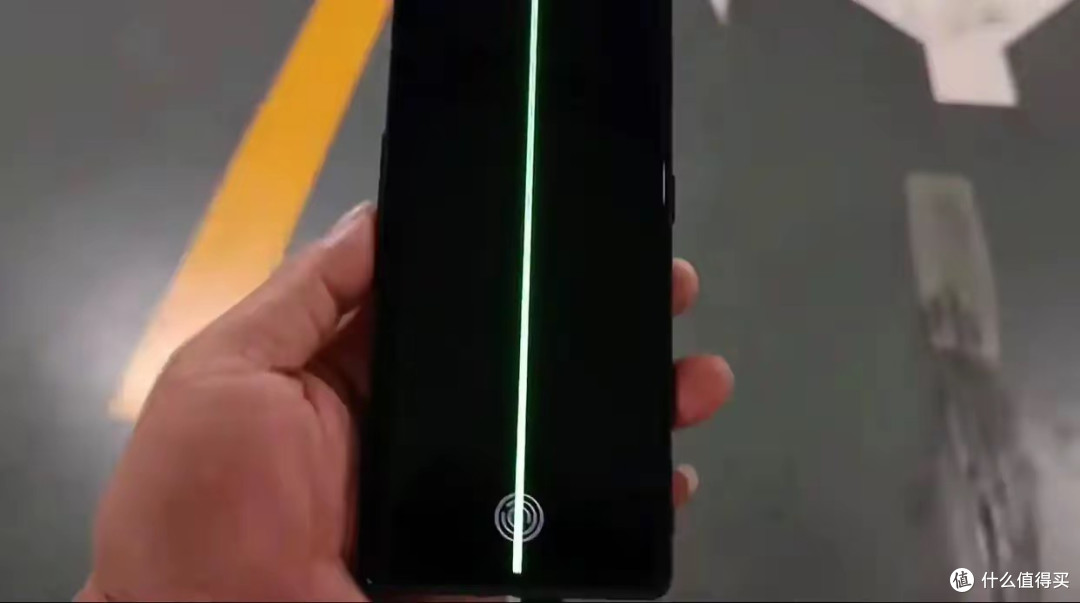 舆论失控?OPPO“绿线门”事件越闹越大,品牌沉默,千万用户流失