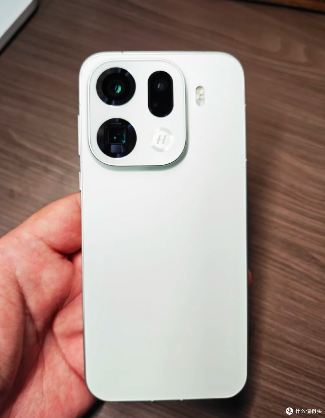 OPPO Find X9 和 X9 Pro 之间怎么选?参数差不多,价格差好几百