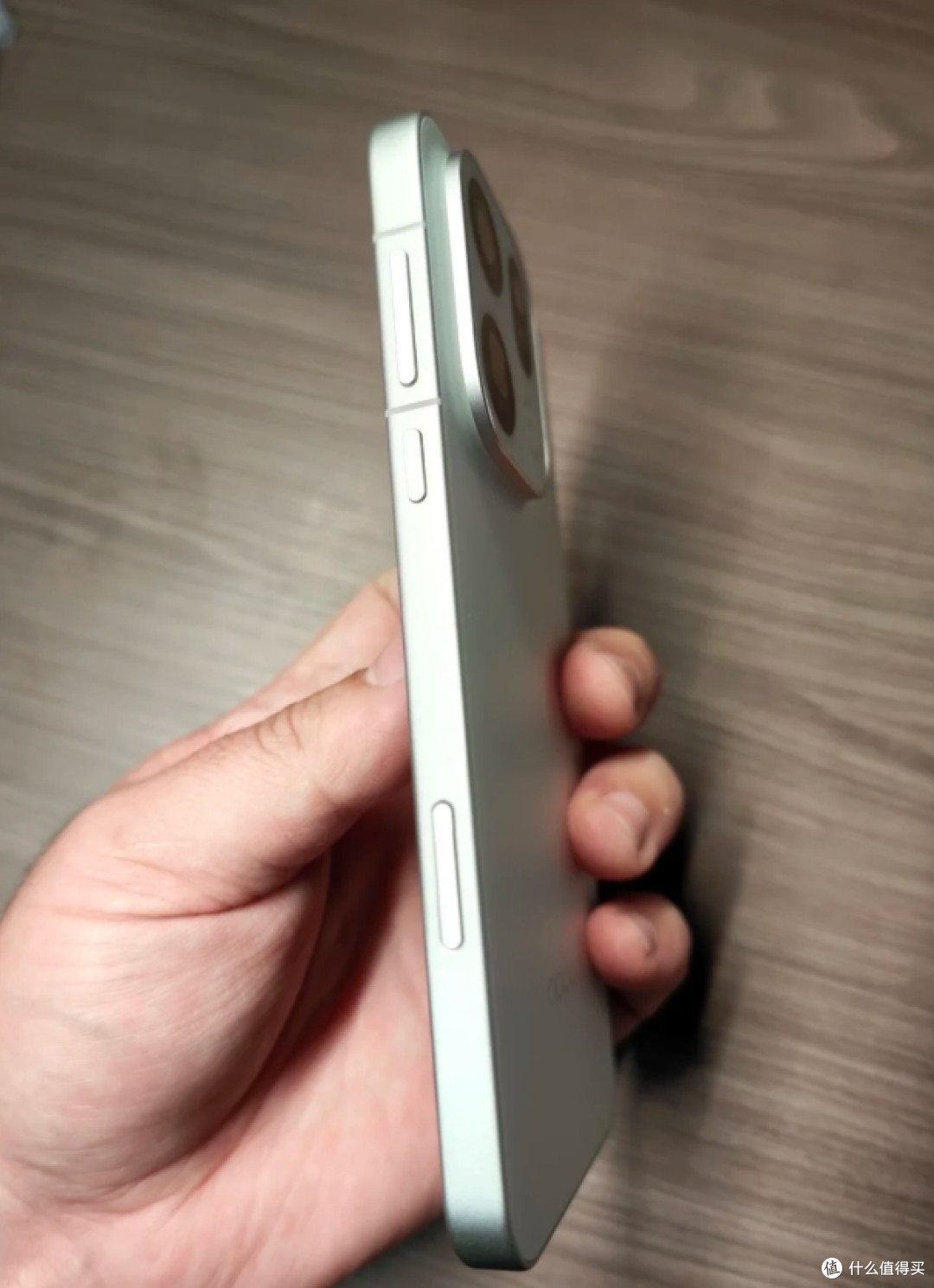 OPPO Find X9 和 X9 Pro 之间怎么选?参数差不多,价格差好几百