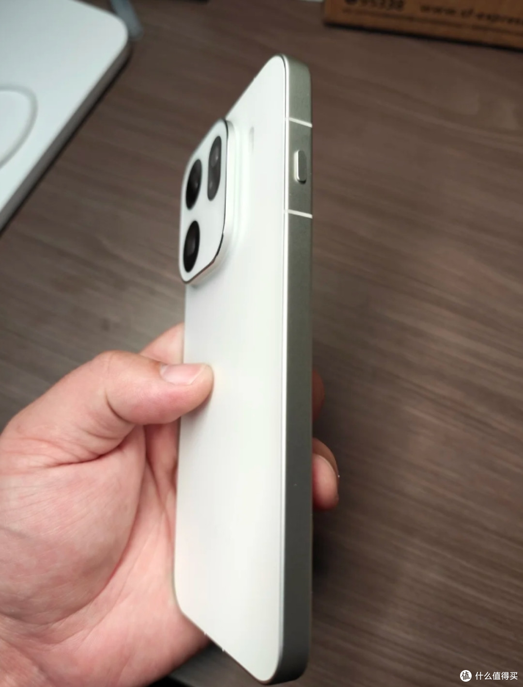 OPPO Find X9 和 X9 Pro 之间怎么选?参数差不多,价格差好几百