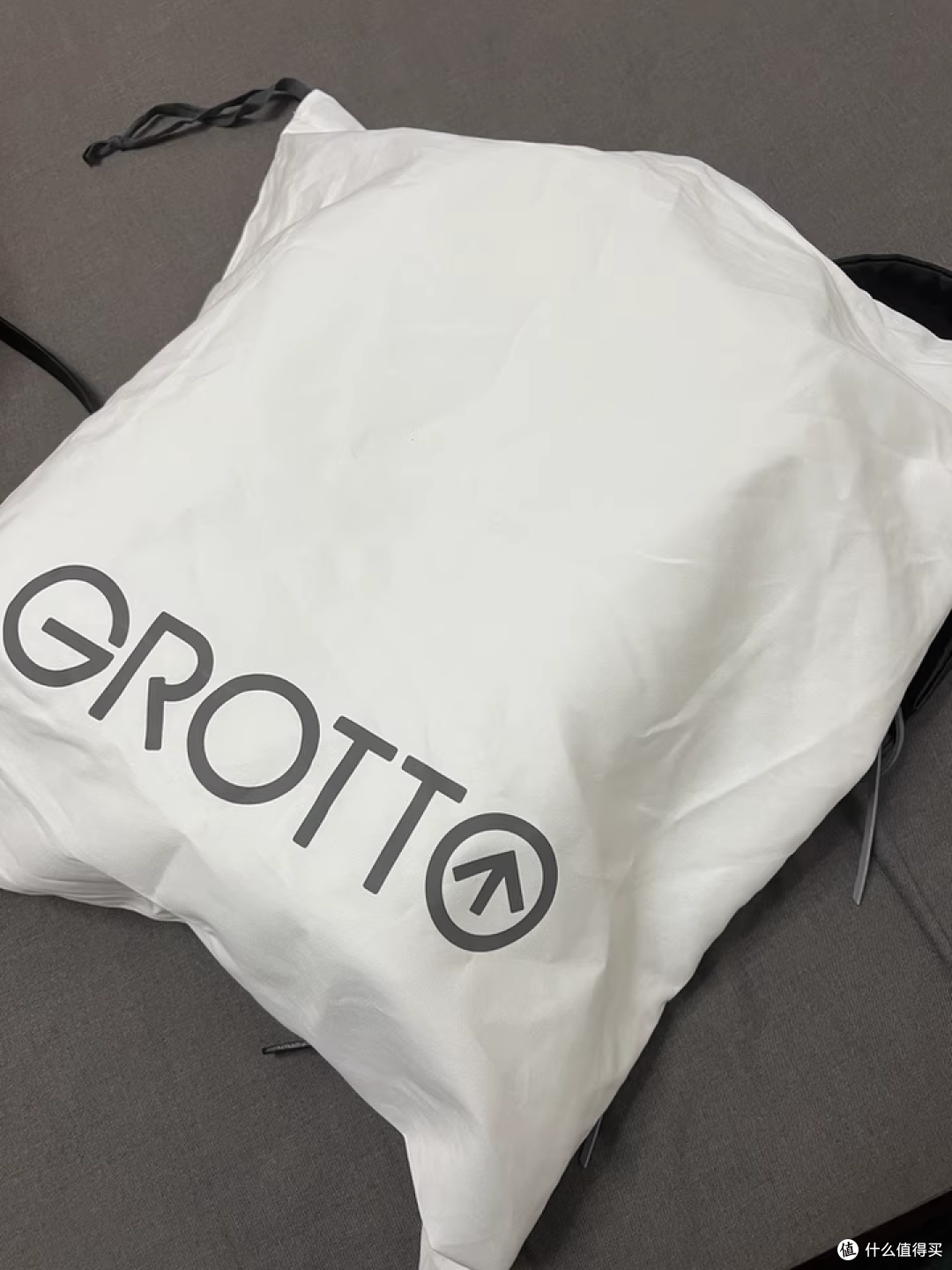 双 11 战利品 TOP1!GROTTO 黑石双肩包实用又吸睛