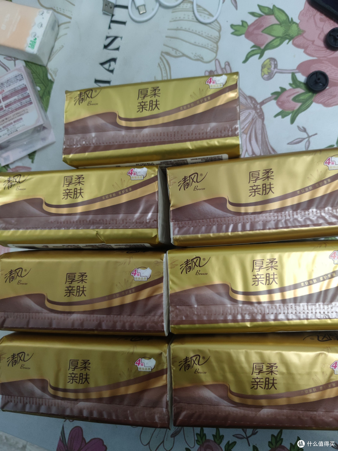 自从用了清风金装厚柔亲肤抽纸,我再也没跟纸巾“吵架”了