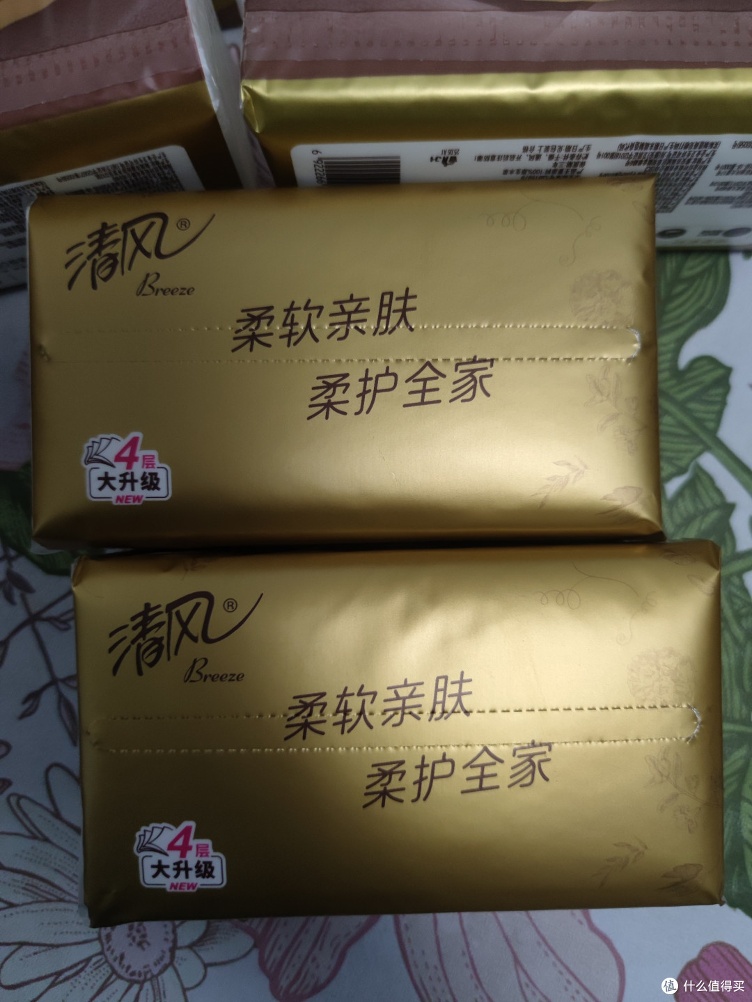 自从用了清风金装厚柔亲肤抽纸,我再也没跟纸巾“吵架”了