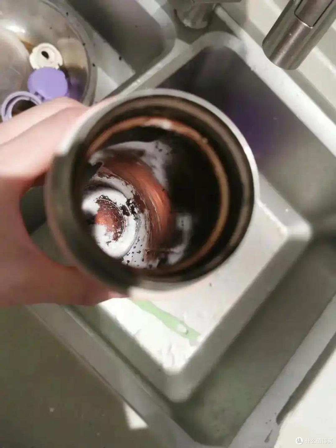 保温杯口太窄不好清洗?只需要一把大米,分分钟洗得干净如新!