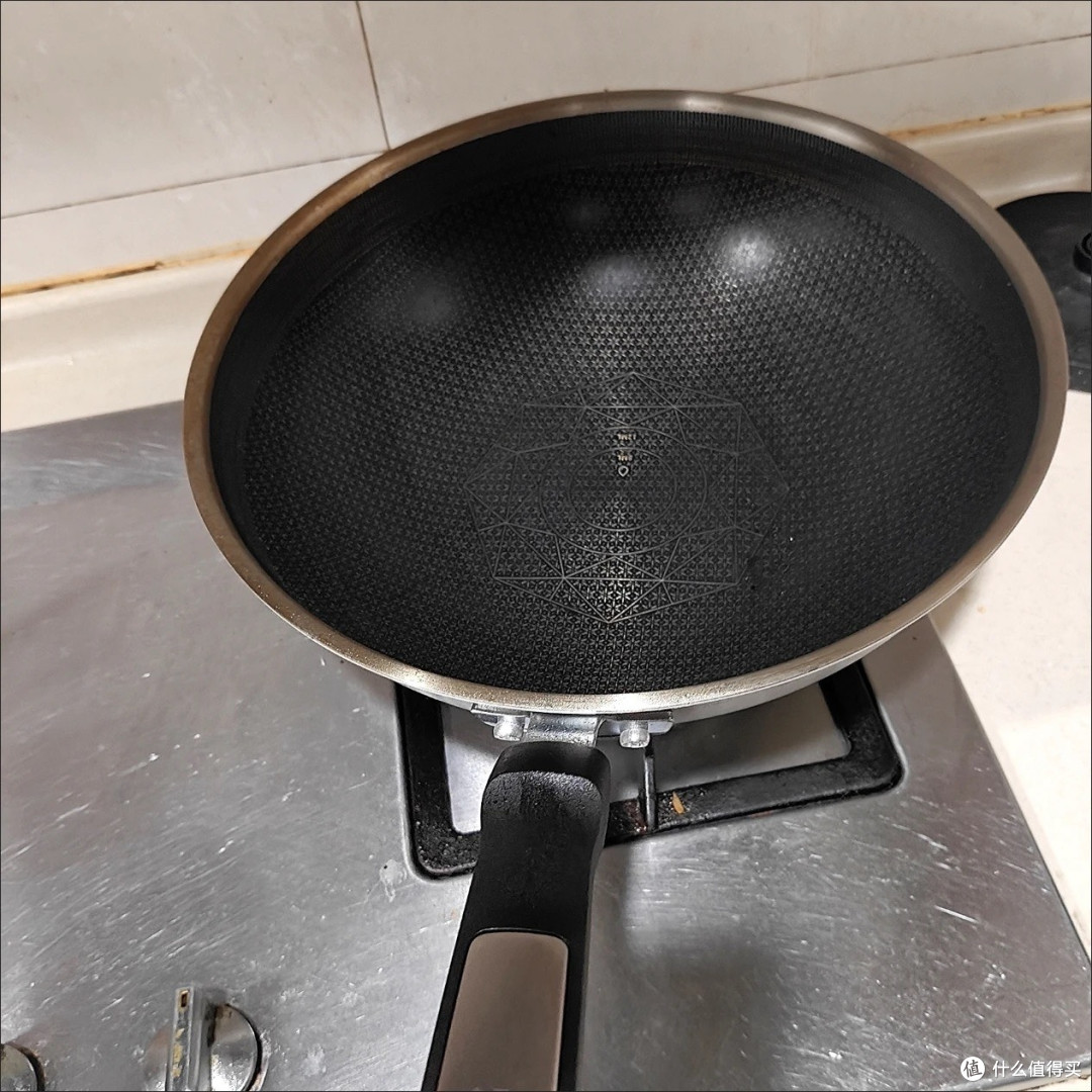 高纯度精铁材质，健康烹饪无忧