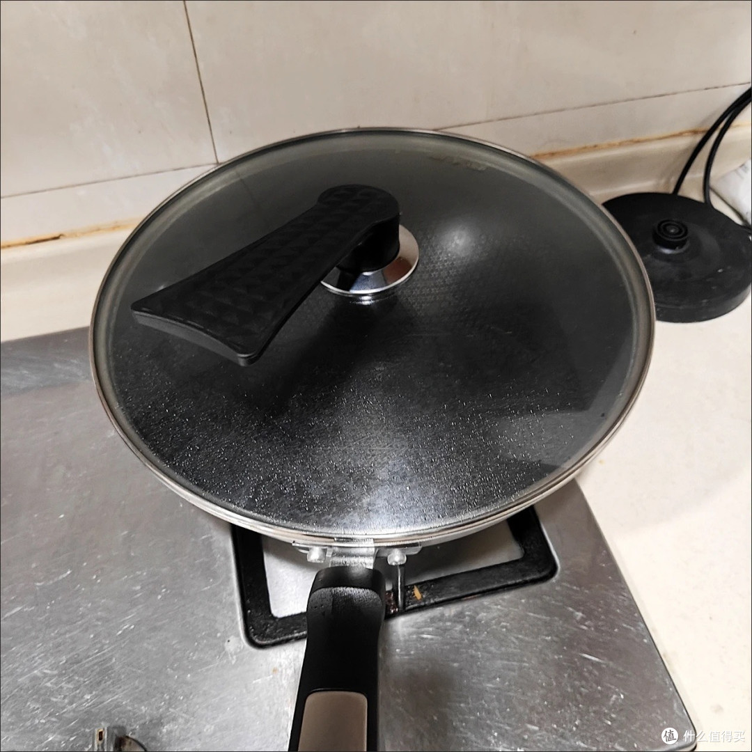 高纯度精铁材质，健康烹饪无忧
