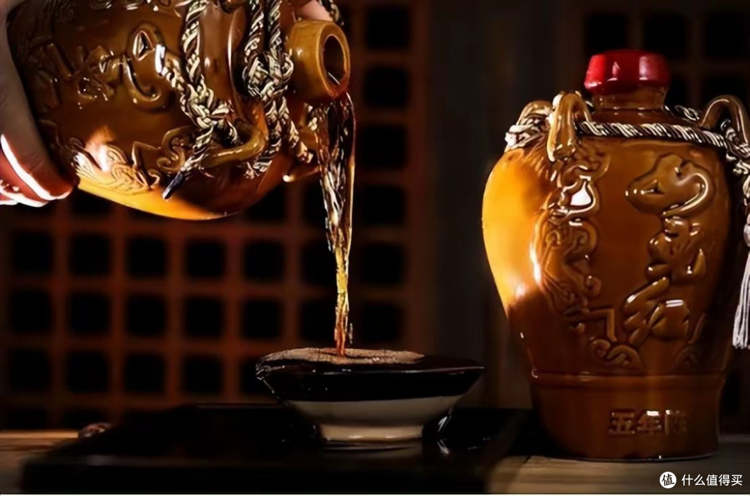 产量连跌8年,库存近400万吨!酒桌文化渐行渐远,白酒卖不动了?