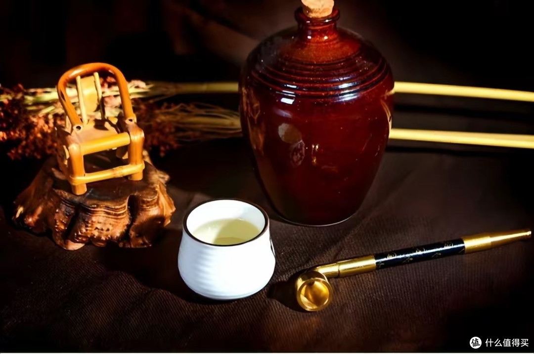 产量连跌8年,库存近400万吨!酒桌文化渐行渐远,白酒卖不动了?