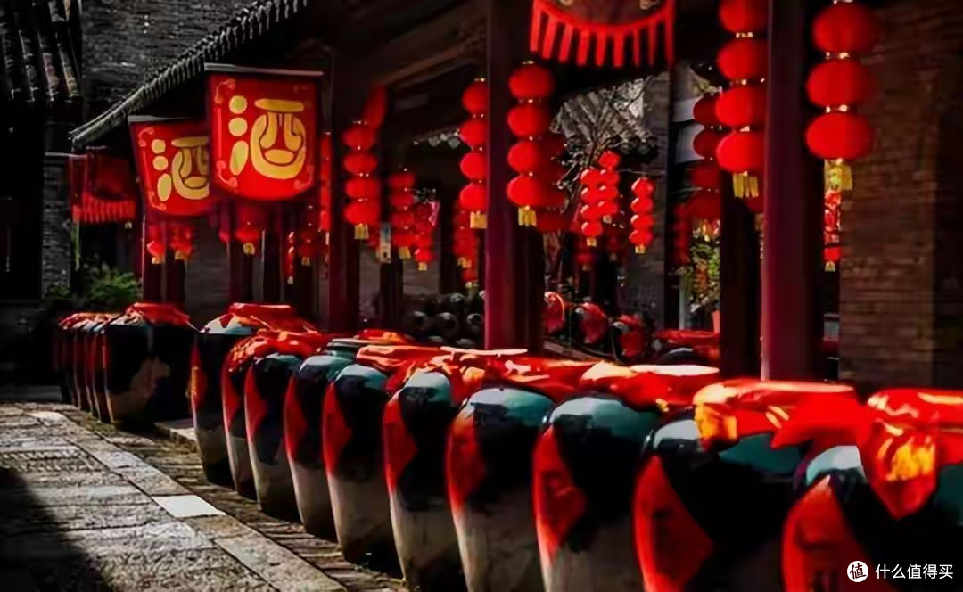 产量连跌8年,库存近400万吨!酒桌文化渐行渐远,白酒卖不动了?