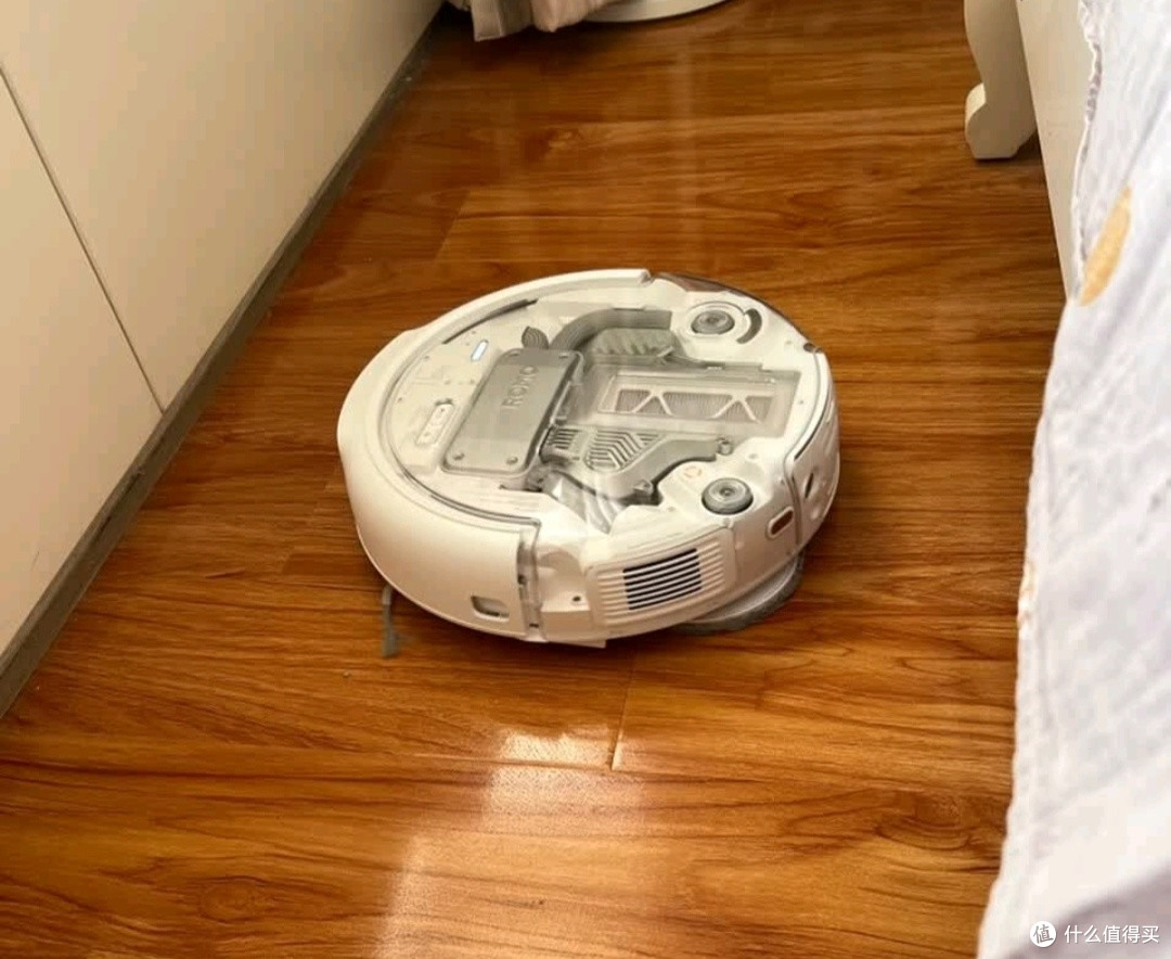 扫地机器人和洗地机是家庭清洁的黄金搭档