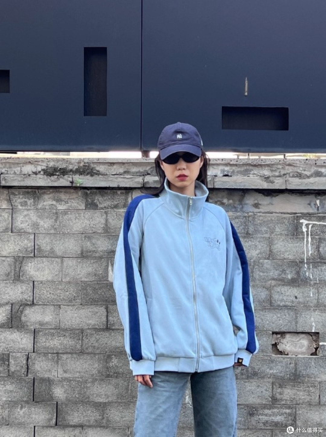 挖到的这套小眼睛刺绣运动套装