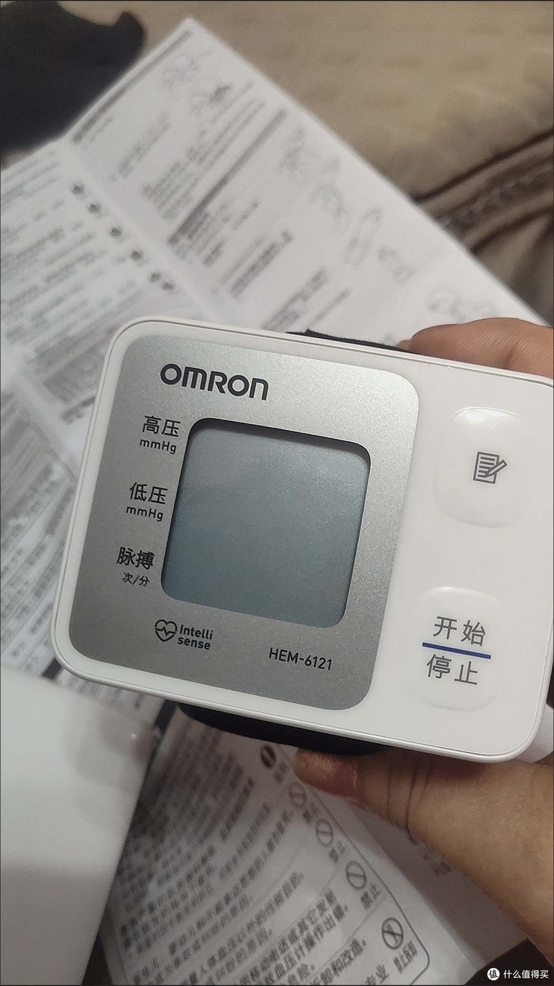 双十一必入！打工人的腕间健康“哨兵”——欧姆龙HEM-6121