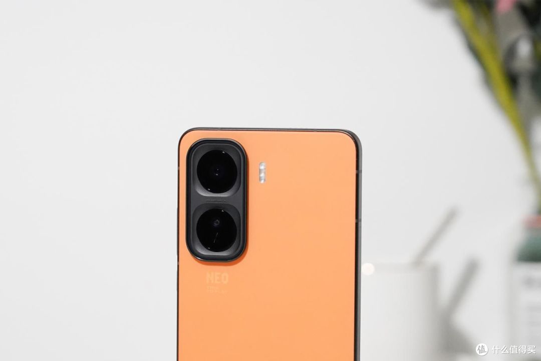 4K元内满配游戏旗舰!iQOO Neo11首发评测:双芯+2K直屏+7500mAh