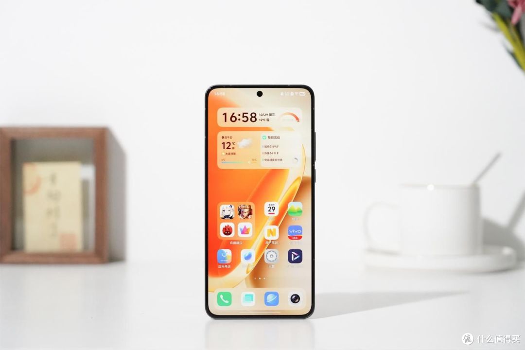 4K元内满配游戏旗舰!iQOO Neo11首发评测:双芯+2K直屏+7500mAh