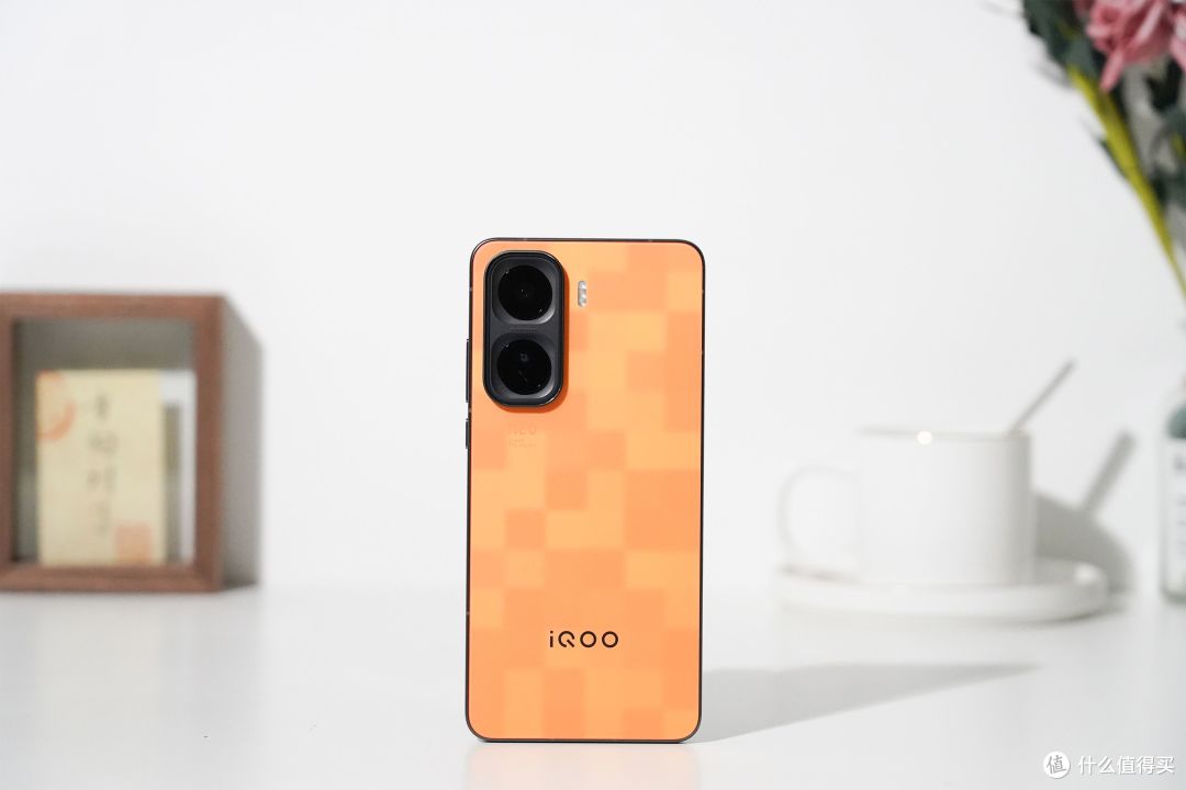 4K元内满配游戏旗舰!iQOO Neo11首发评测:双芯+2K直屏+7500mAh