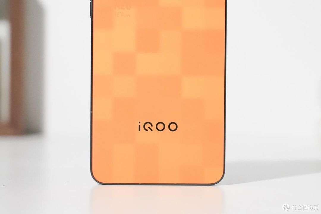 4K元内满配游戏旗舰!iQOO Neo11首发评测:双芯+2K直屏+7500mAh