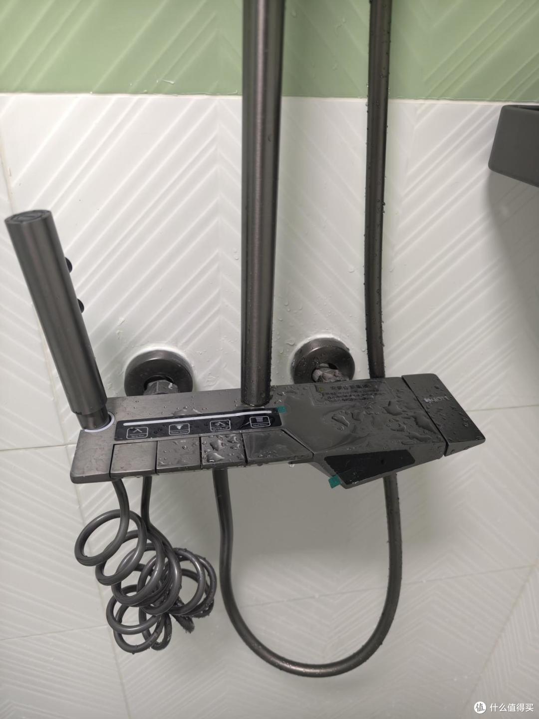 越来越多人家里不装电热水器了,现在流行装这种,实在太聪明了!