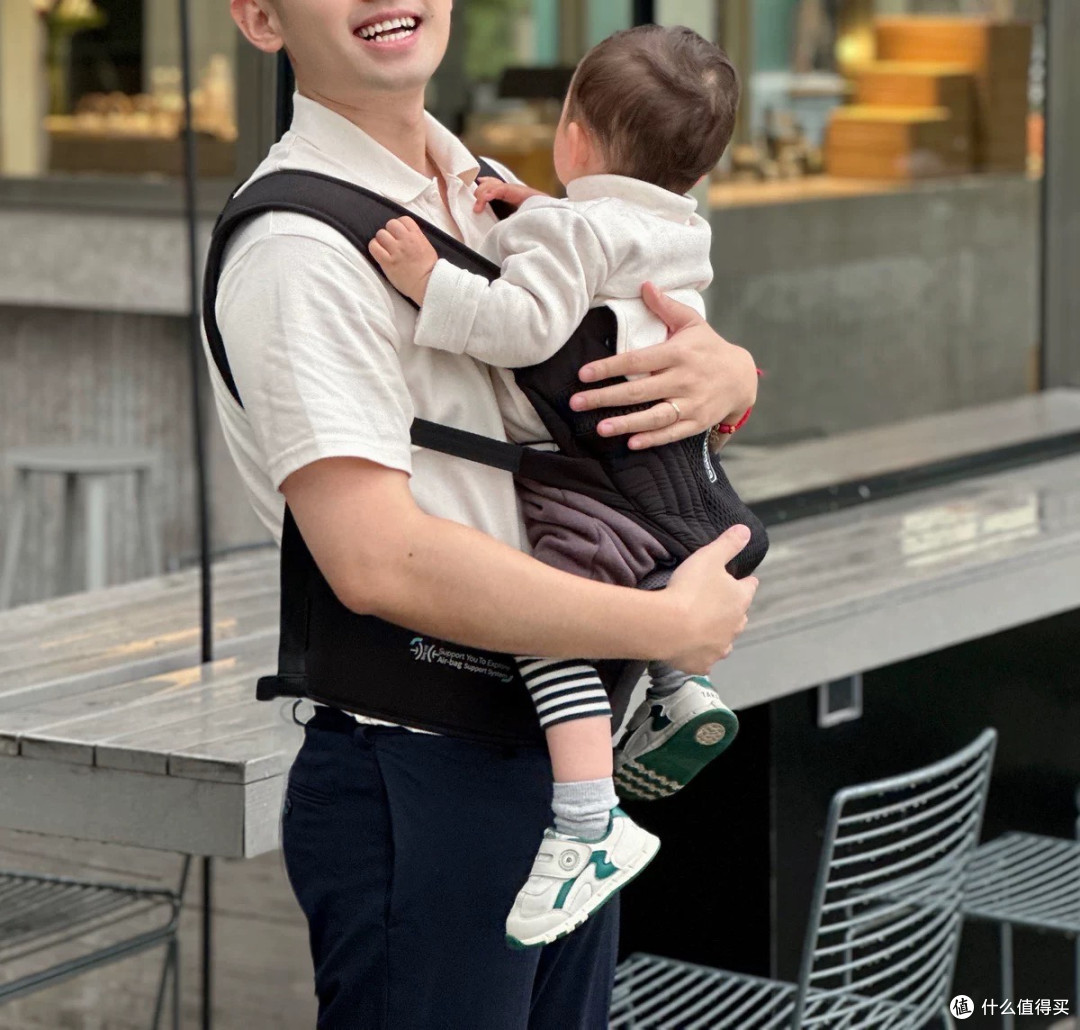 抱娃出门不再累!Babyfirst气囊腰凳背带真的绝了