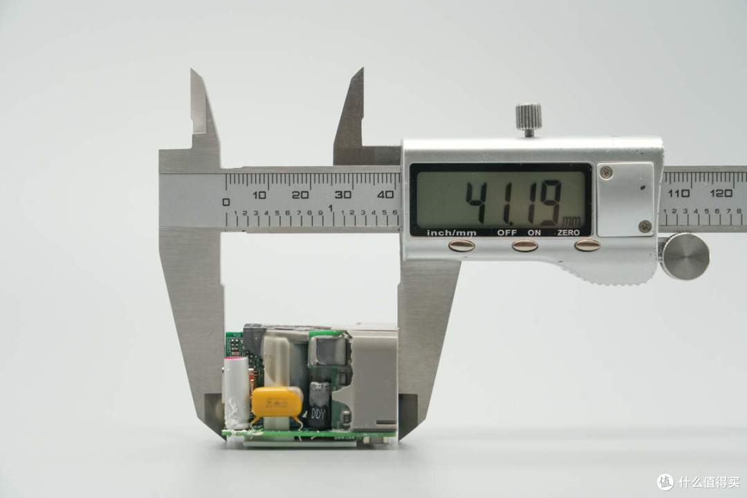 支持65W PD/PPS快充,荣耀亲选66W氮化镓充电器拆解