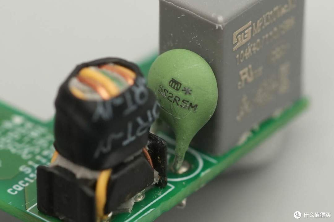 支持65W PD/PPS快充,荣耀亲选66W氮化镓充电器拆解