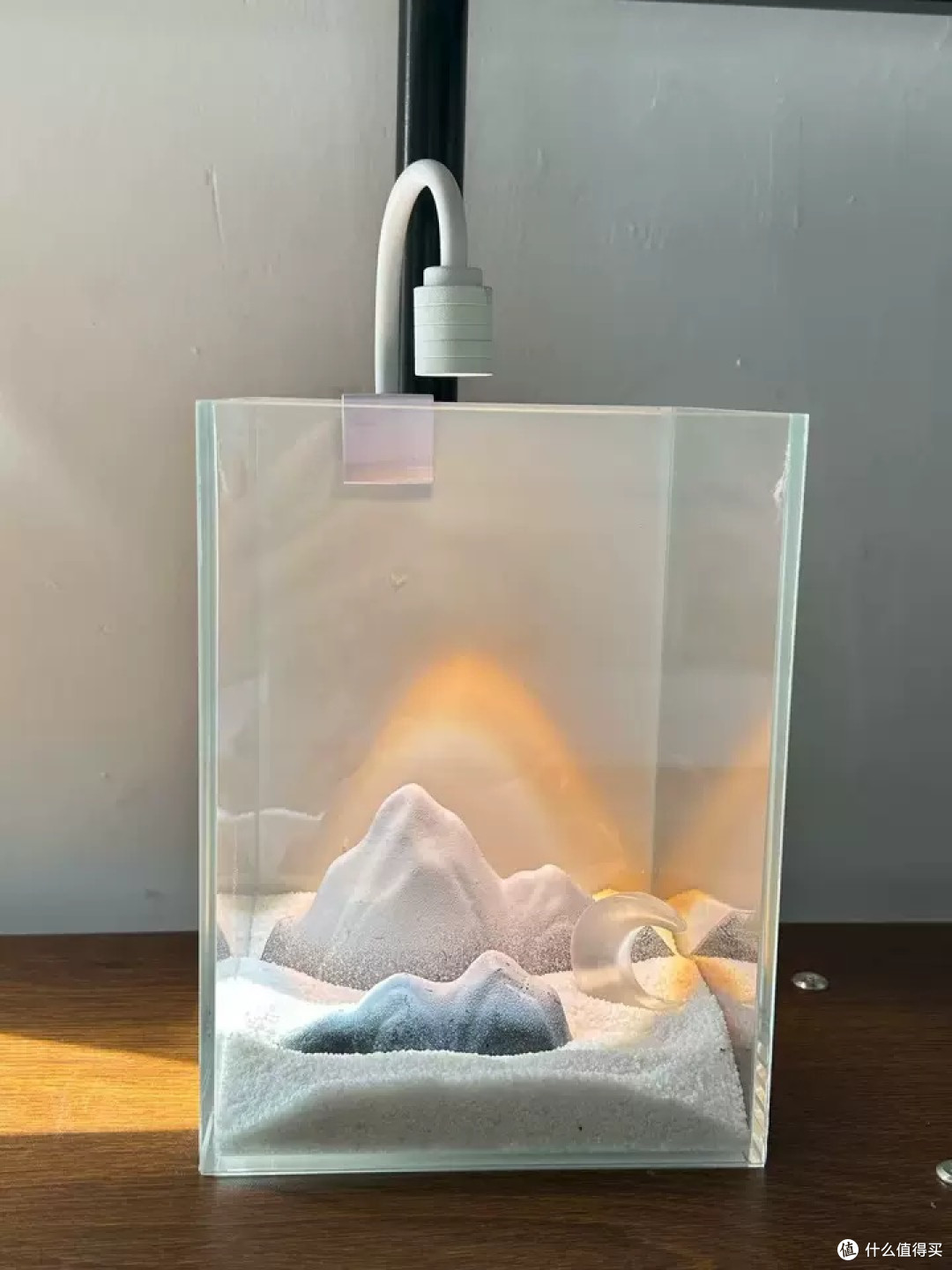 鱼缸装饰新潮流:“雪山鎏金”主题缸的治愈美学