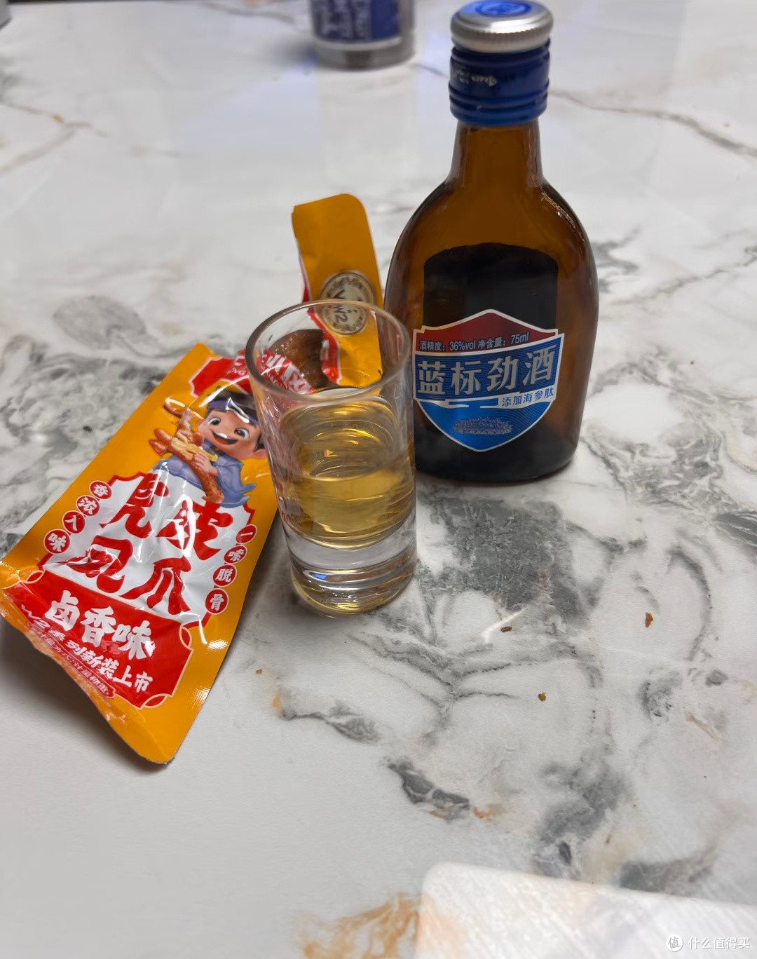 这瓶“蓝帽子”小酒,才是成年人的续命神器!