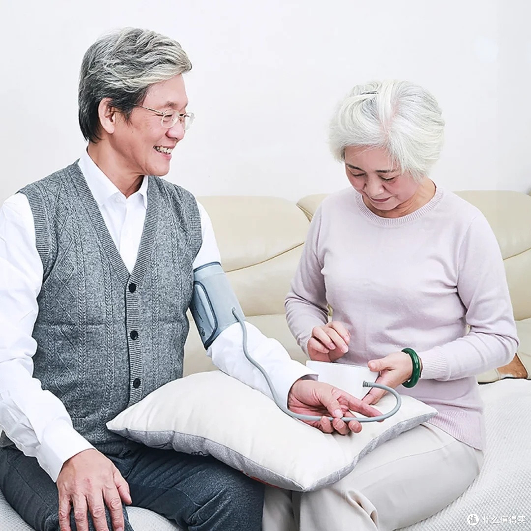 可孚65C臂式血压计：精准守护父母健康