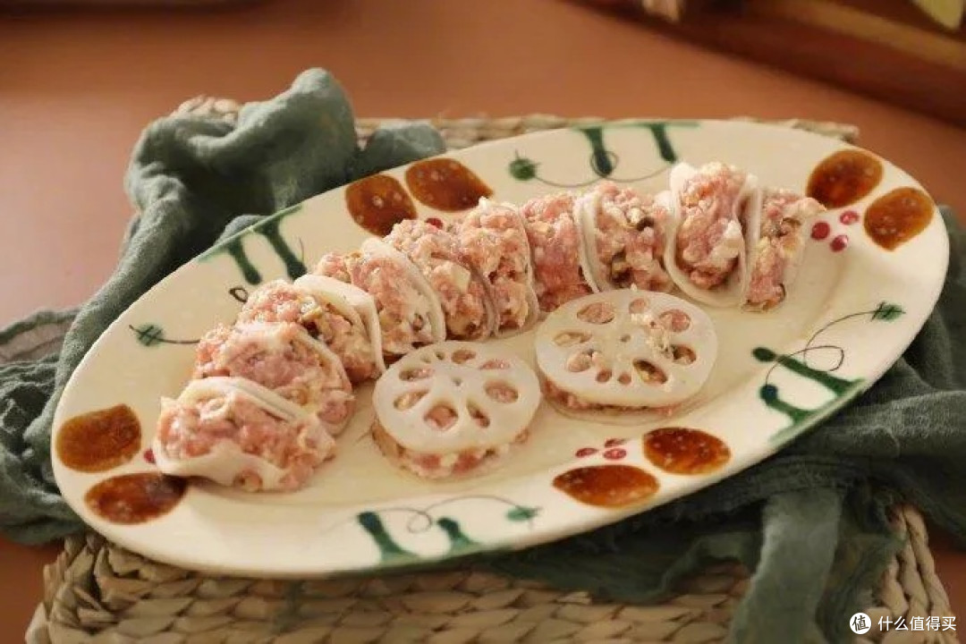 给你种草，家常凉拌莴笋与莲藕蒸肉