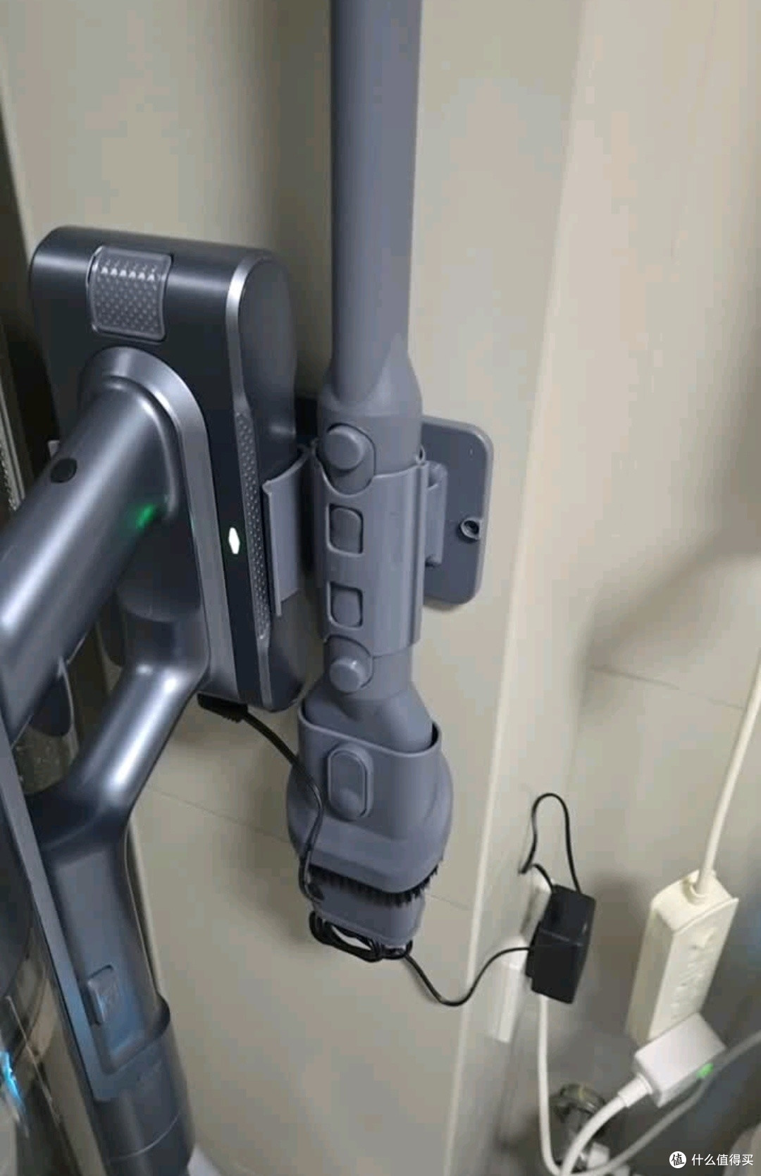 清洁电器晒后购:松下(Panasonic)自集尘无线手持吸尘器