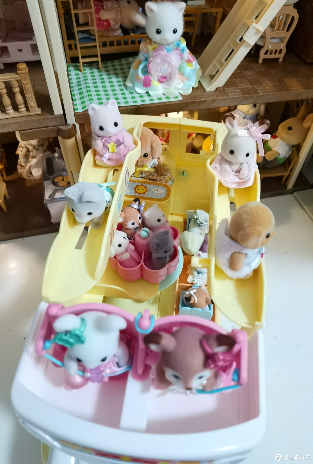 森贝儿彩虹幼儿园巴士5744
