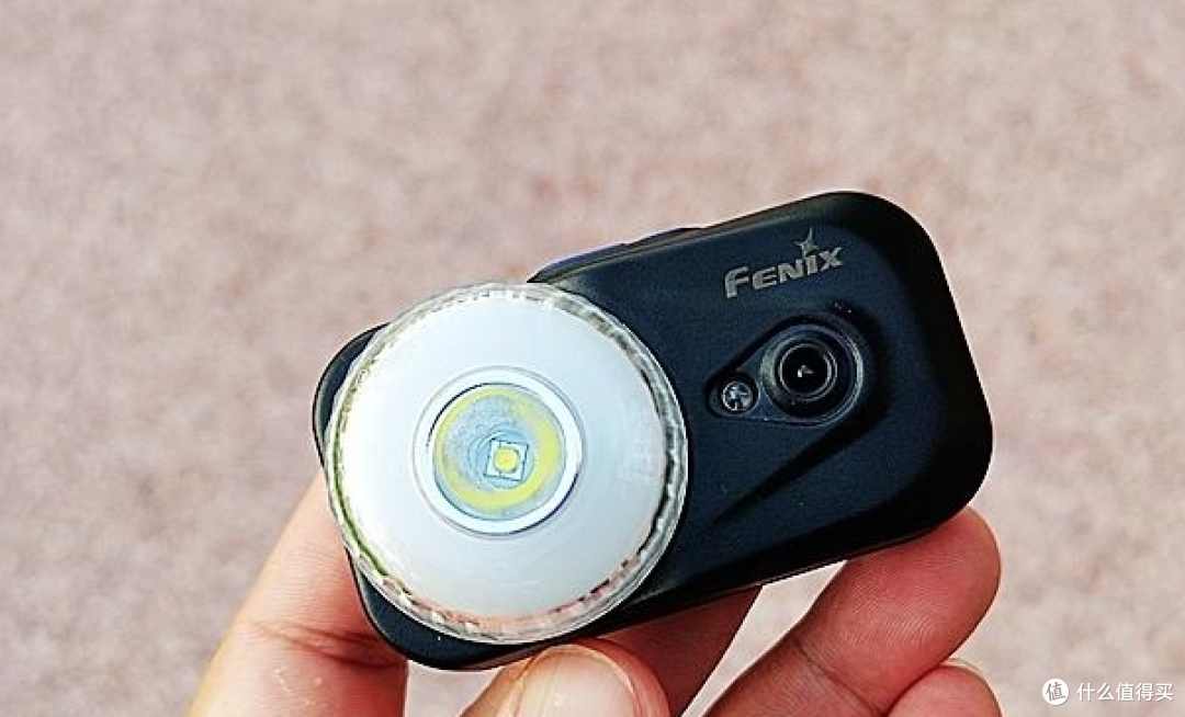 Fenix HL17R:65克超轻磁吸头灯