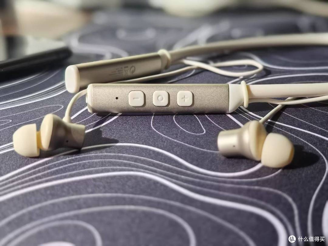 颜值与 HiFi 音质并存 戴灵 D4 云暮白:精致党与音乐迷的心头好