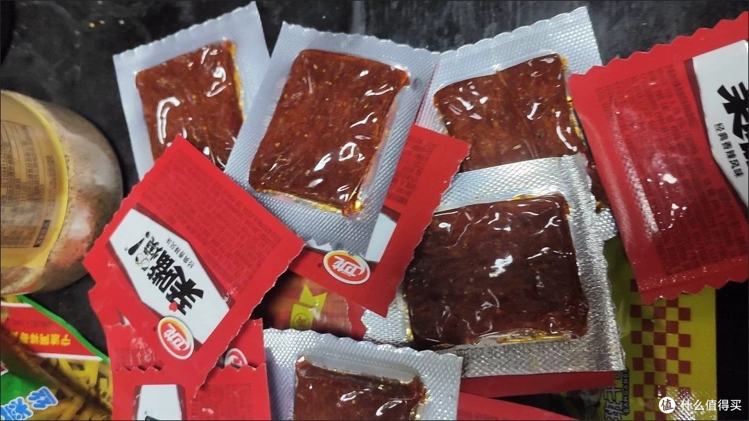 双11必囤!卫龙亲嘴烧麻辣牛肉味,解馋小吃界的顶流