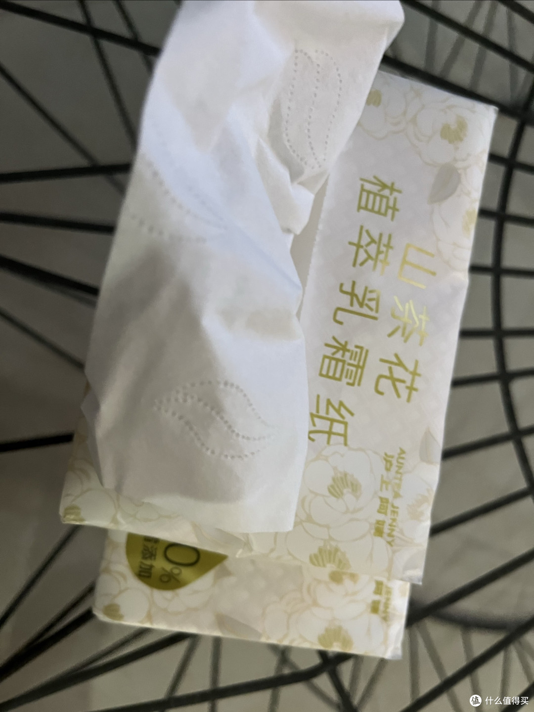 沪上阿姨山茶花乳霜纸，是我今冬最温柔的“护肤”邂逅