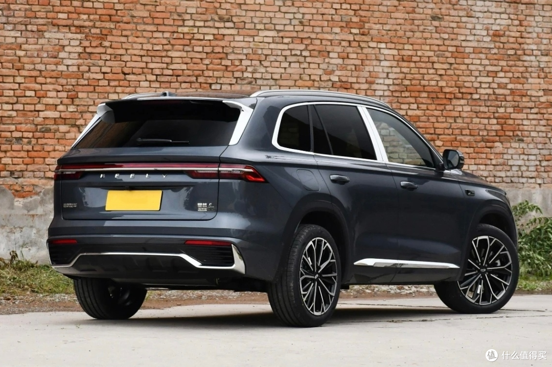 与沃尔沃XC60同平台,吉利星越L降价1.3万,配2.0T+8AT,16个音响