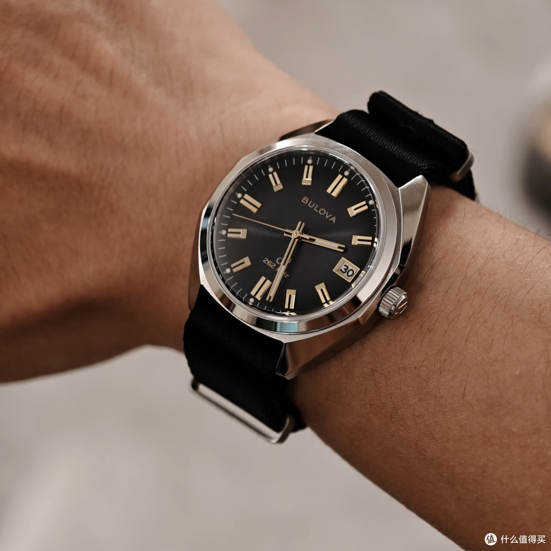 千元级“高奢平替”:宝路华腕表的复古机能美学