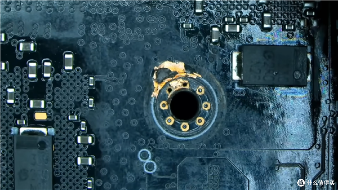 没见过如此惨烈的RTX 4090!严重扭曲、GPU/显存/电感全烧毁