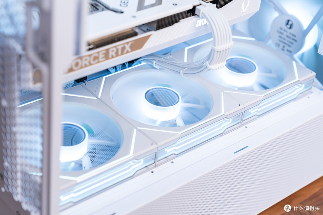 无限镜美学落地:联力 LANCOOL 217 INF 装机,打造桌面光影焦点